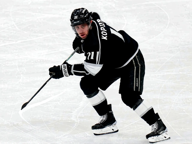 Martin Necas scores twice as Avalanche beat Kings 4-1 in LA opener